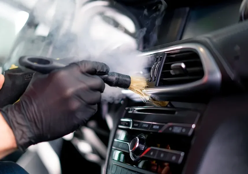 air-conditioning-services-air-conditioner-being-cleaned-in-service-centre- (1)